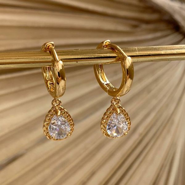 Brinco de argola com zircônia 