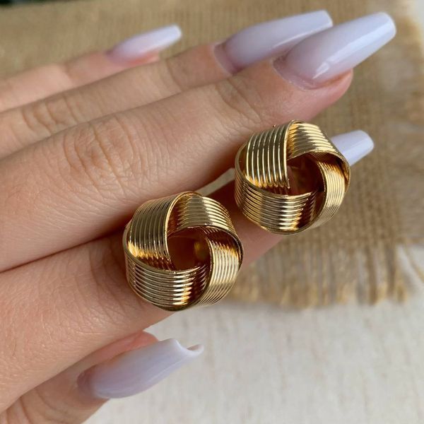 Brinco de Nó trabalhado 