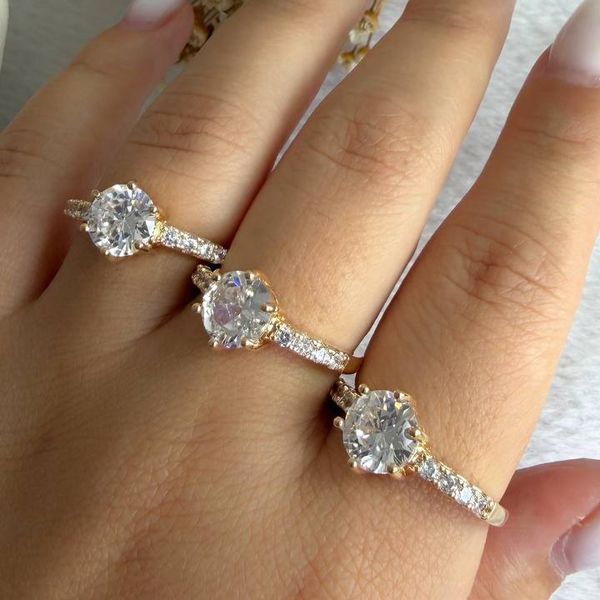 Anel Solitário com zircônias (cada)