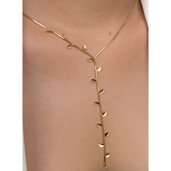 Colar gravatinha de folha com ponto do luz 