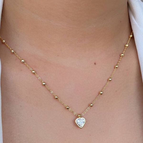 Colar de esferas delicadas com coração na zircônia 