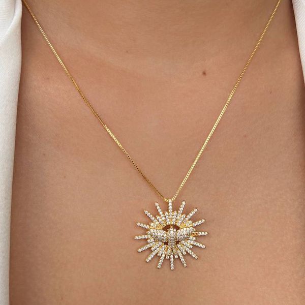 Colar religioso espirito santo cravejado 