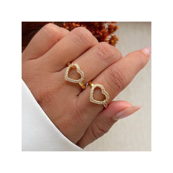 Anel de coração vazado cravejado