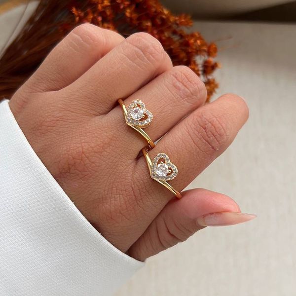 Anel de coração trabalhado na zircônia (cada) 