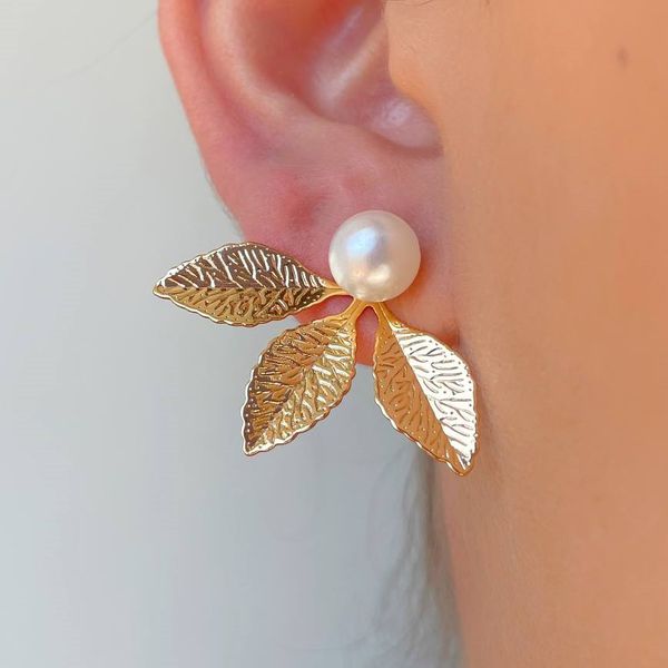 Brinco meia flor com perola 2 em 1