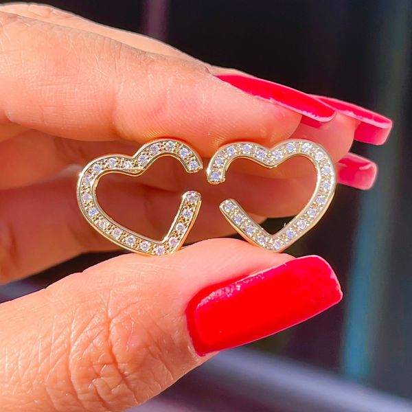 Brinco De Coração Cravejado Na Micro Zirconia