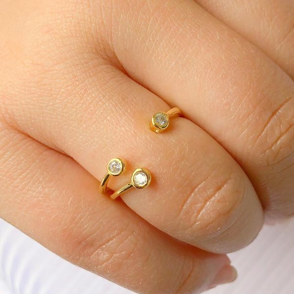Anel Com Detalhe Na Zirconia