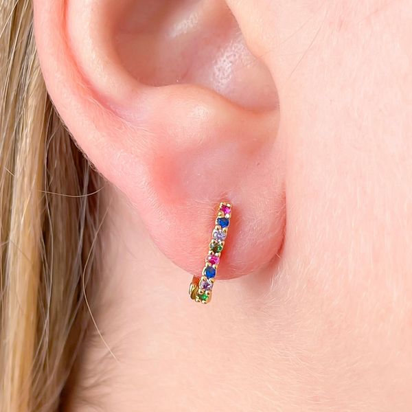 Brinco De Argolinha De Coração Cravejada Na Micro Zirconia Colorida