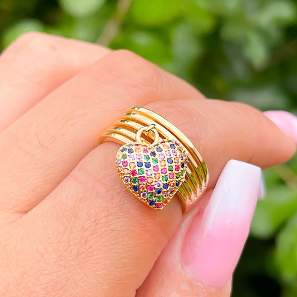 Anel Com Pingente De Coração Cravejado Na Micro Zirconia Colorida