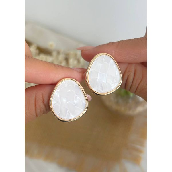 Brinco Orgânico Madrepérola Oval 