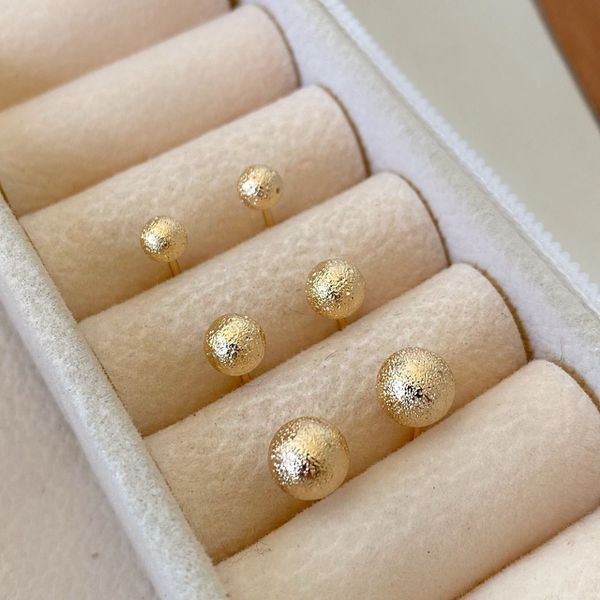 Trio de brincos de esferas foscas