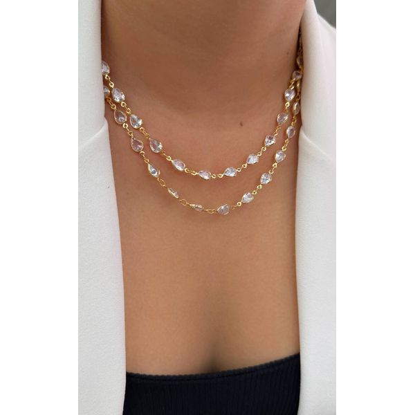 Colar Com Detalhes em Gota 