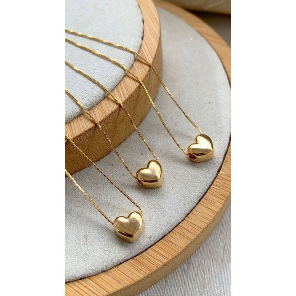 Colar com pingente de coração 