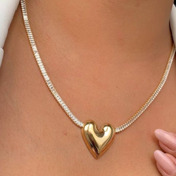 Chocker em navetes de coração
