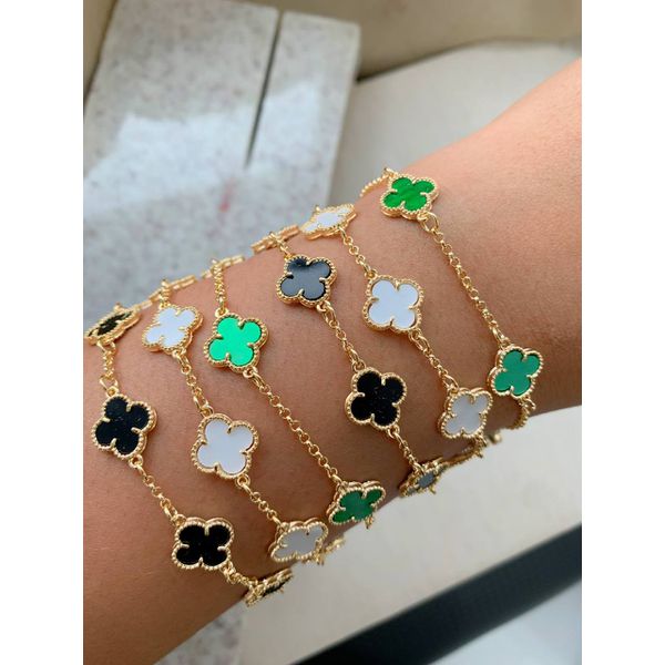 Pulseira de trevo no banho dourado