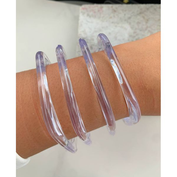 Kit com 4 braceletes acrílico transparente 