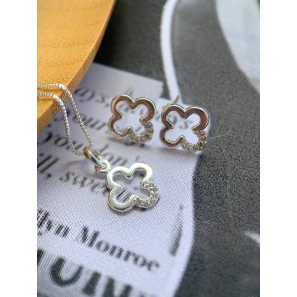 Conjunto de trevo colar e brinco prata 925