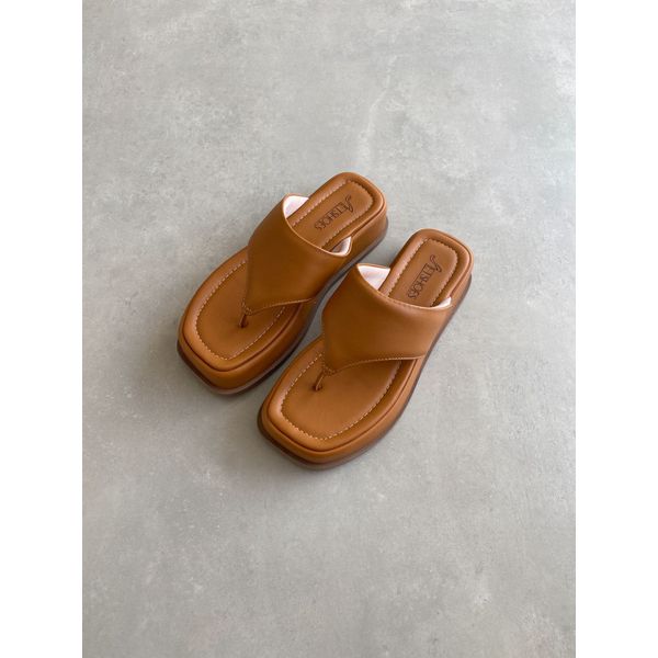 Chinelo July Carvalho