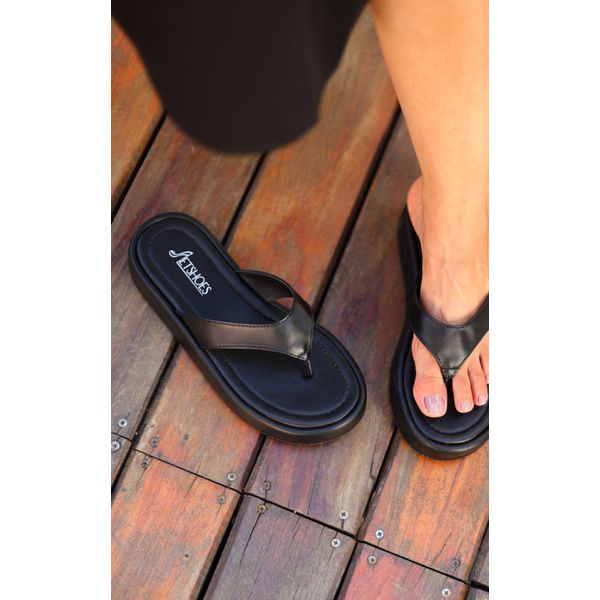 Chinelo Rafa Preto