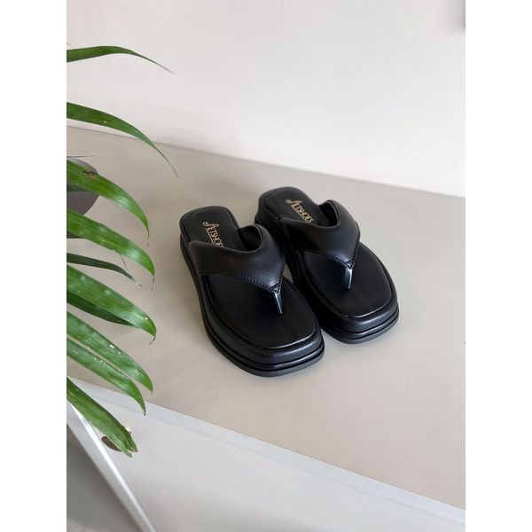 Chinelo Flat Form Tati Preto 
