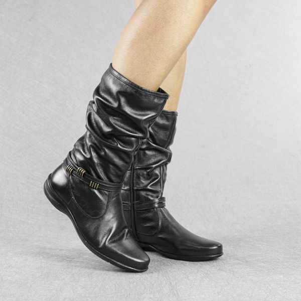 Bota Feminina Rasteira Couro Legítimo Com Detalhes Em Rugas