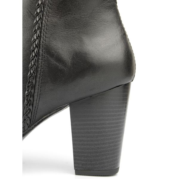 Bota Feminina Modelo Cano Curto Couro Legítimo Com Detalhe Lateral