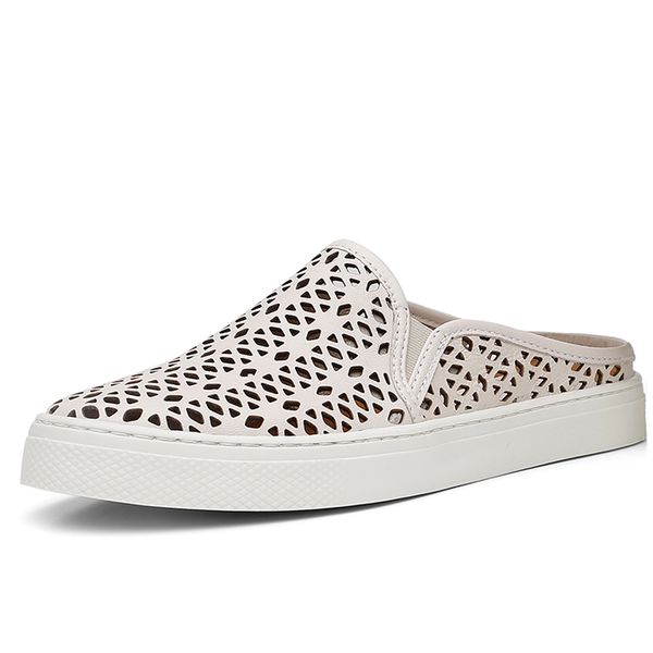 Mule Babuche feminino todo perfurado a laser couro legítimo cor off white
