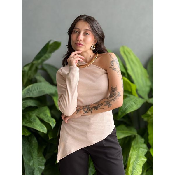 Blusa Nula Manga Assimétrica em Malha Ribana BEGE CLARO