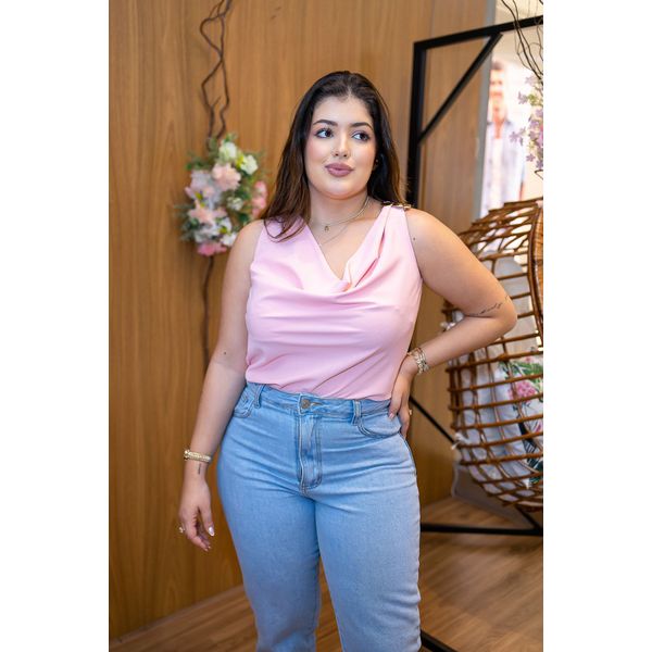 Blusa Maia em Crepe Seda Rosa com Fivela Dourada | Modernidade e Sofisticação do P ao GG 