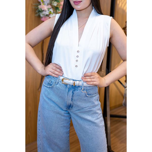 Blusa Shirley Branca | Crepe Seda com Botões Frontais – Elegância e Versatilidade do P ao GG