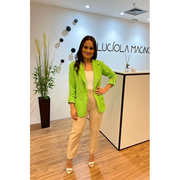 Max Blazer Clara em Crepe Alfaiataria Verde Lima | Estrutura Clássica com Toque de Modernidade do P ao G