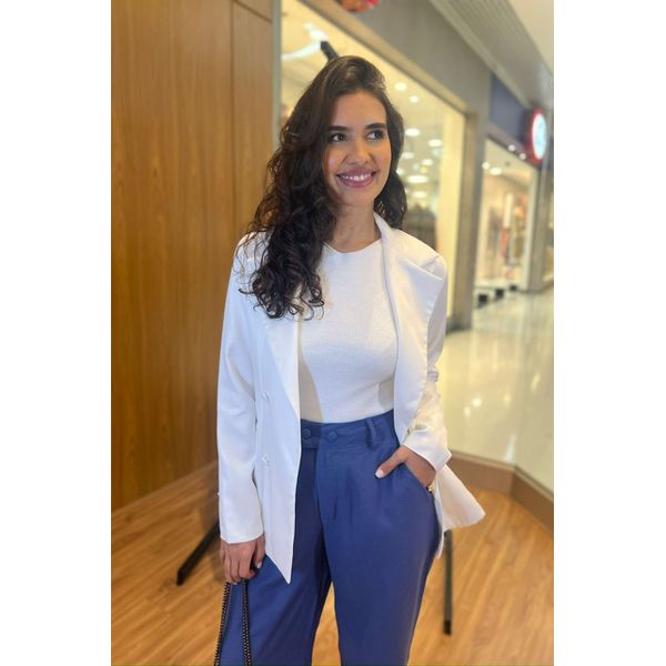 Max Blazer Carolina em Crepe Alfaiataria Branco | Elegância Atemporal e Conforto Estruturado do P ao G