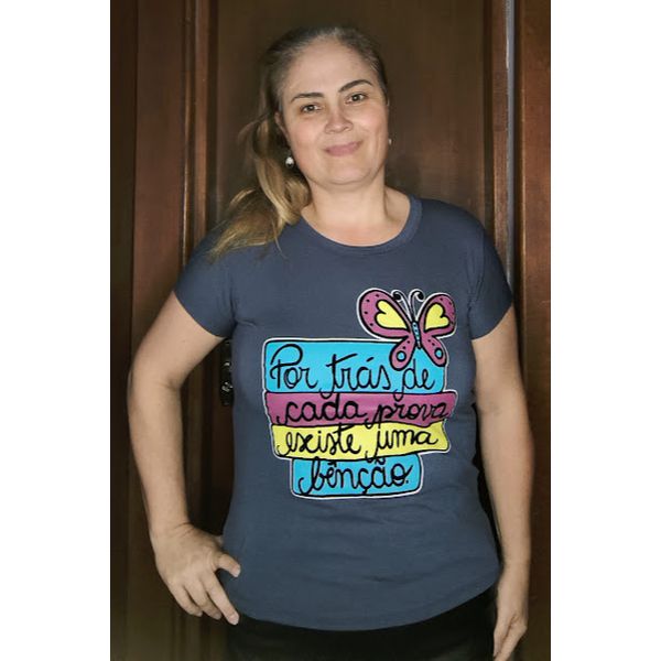 T-SHIRT VISCOSE ESTAMPADA FLOCADA CINZA