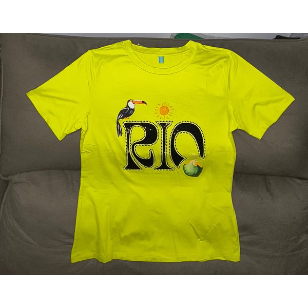 T-SHIRT COM APLICAÇOES