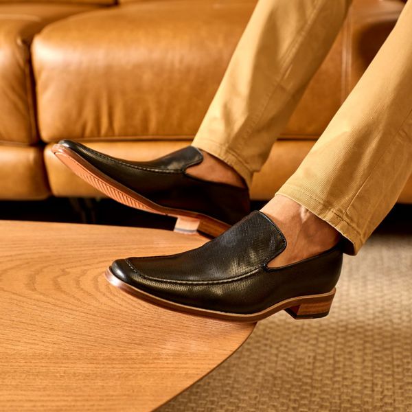 Sapato Social Preto Loafer em Couro MADOK