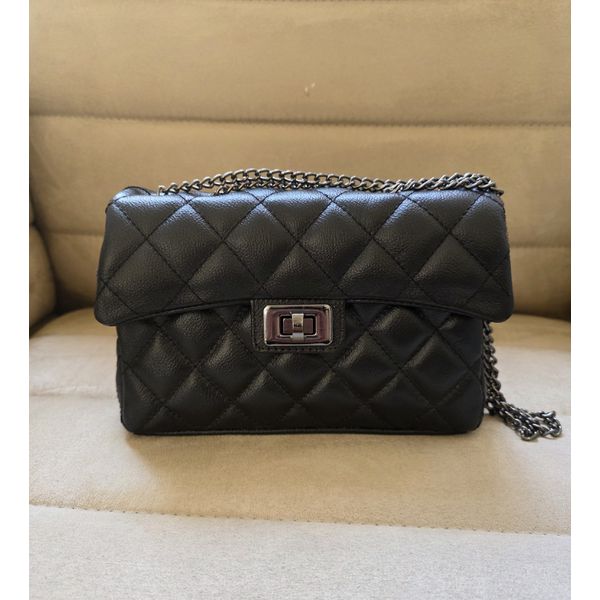 Bolsa Sofisticada com alça de corrente