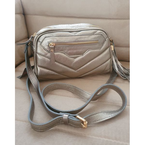 BOLSA MATELASSÊ EM V COM BOLSO EXTERNO Couro Legítimo
