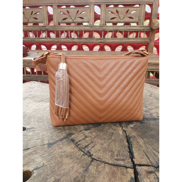 Bolsa matelassê em V pequeno com bolso externo zíper Couro Legítimo