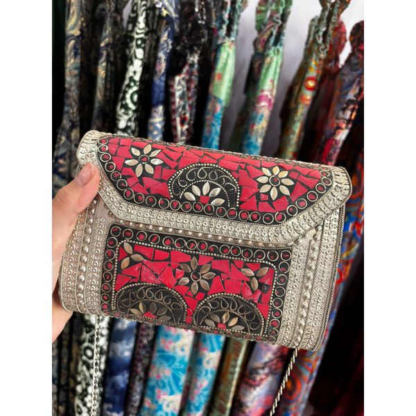 Bolsas em metal e Pedras Naturais 