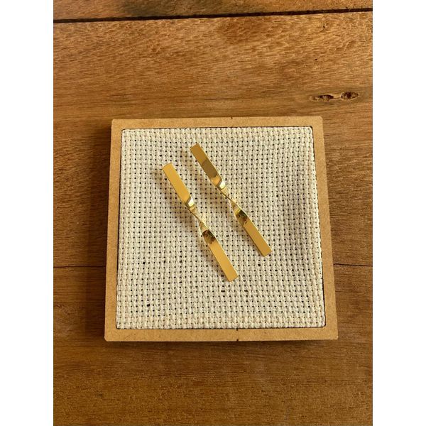 Brinco Palito Torcido Dourado 6cm 