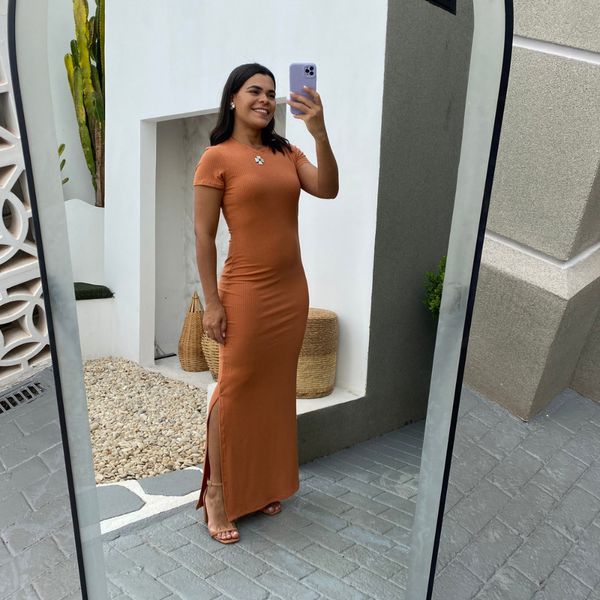 Vestido longo de manga canela