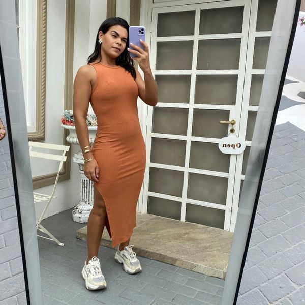 Vestido mid costa nua canela