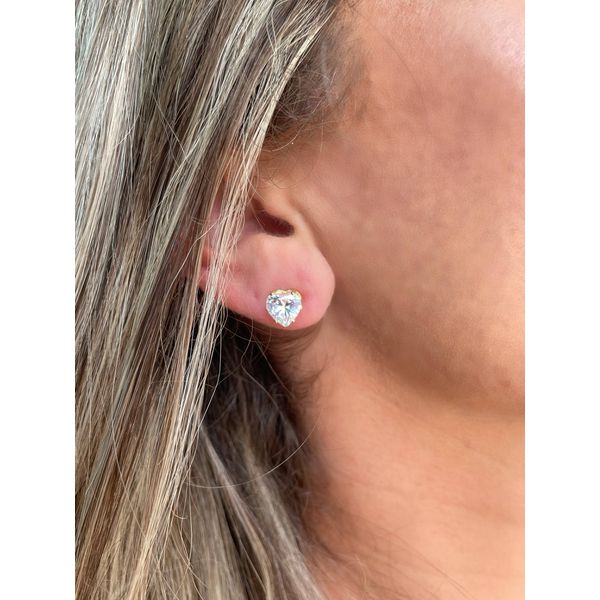 Brinco zirconia coração