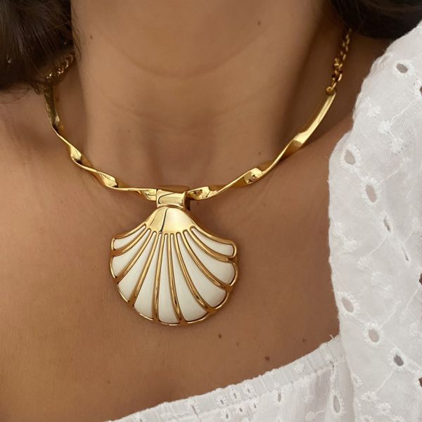 Colar concha marfim meio aro