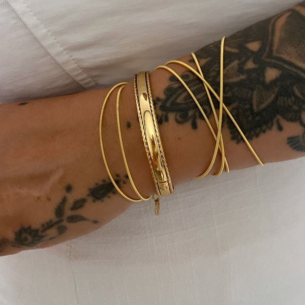 Bracelete liso com filete