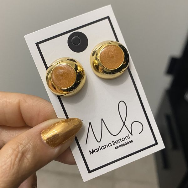 Brinco bóton caramelo