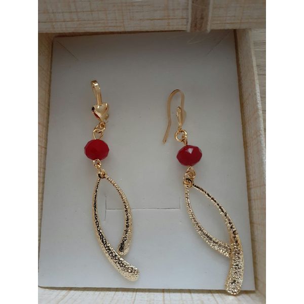 Brinco folheado a ouro 18k Pluma Red