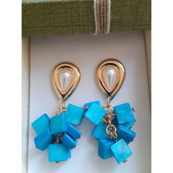 Brinco folheado ouro 18k Cachos de MadrePerlola Azul