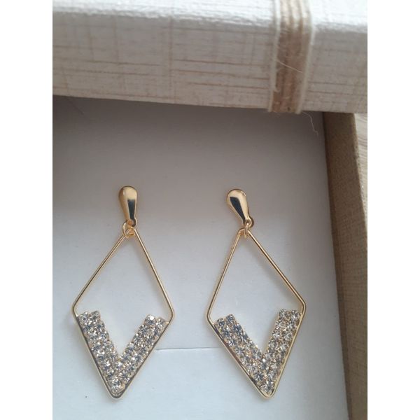 Brinco folheado ouro 18k Triangulo Strass