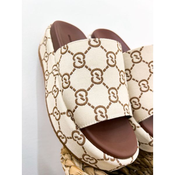 Flat Ariele OFF,MARROM